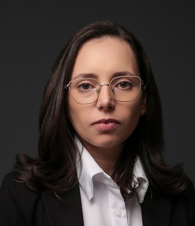 Paula Graziela Reis
